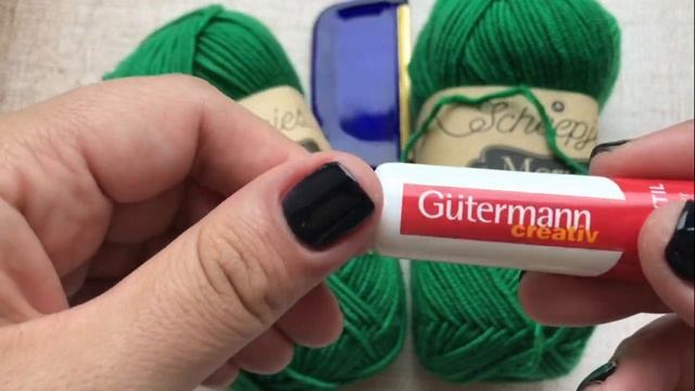 КАК СКЛЕИТЬ КОНЦЫ ПРЯЖИ С ПОМОЩЬЮ КЛЕЯ GUTERMANN | Loya Вязание смотреть онлайн