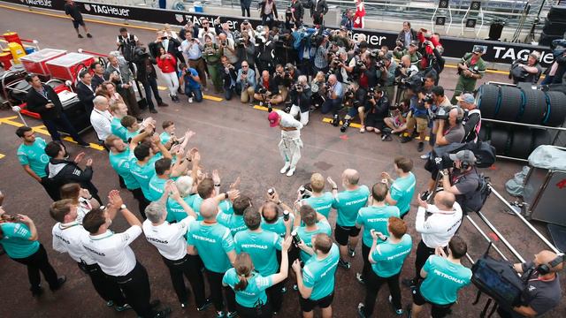 The Silver Arrows Story: Mercedes W07 смотреть онлайн