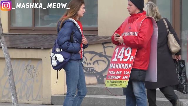 ДЕВУШКА ГРОМКО ПЕРДИТ ПРАНК / реакция на пердёж