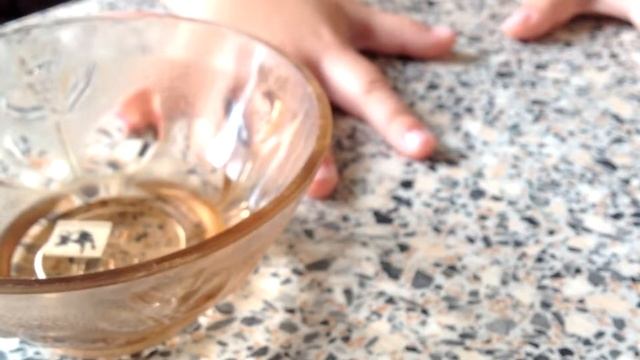 Красим ногти. Детский маникюр. Клеим наклейки. смотреть онлайн