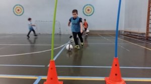 Тренировка по футболу для детей 5-6 лет.