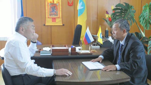 04.06.2014 г. Рабочая встреча врио Главы РК А. Орлова с С. Манжиковым смотреть онлайн