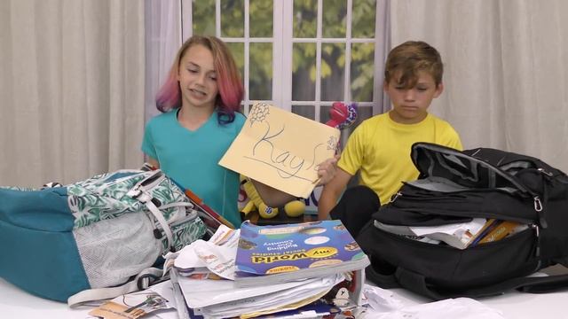 WHAT'S IN MY BACKPACK? | SCHOOL'S OUT! | We Are The Davises смотреть онлайн