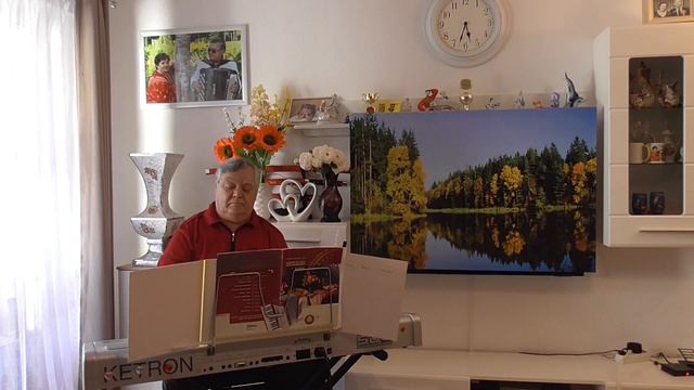 Муз. Е. Дрейзен "Березка" исп. В. Мозбах. смотреть онлайн