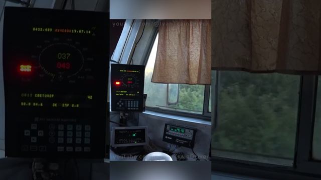 Скрещение со скорым поездом на электричке ЭД9М смотреть онлайн