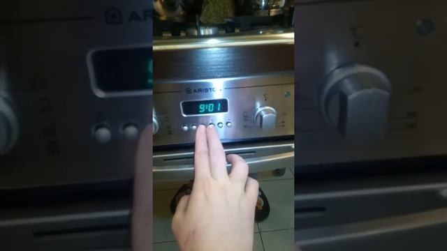 HotPoint Ariston FM 27 - Jak ustawić czas / How to Set the Time смотреть онлайн