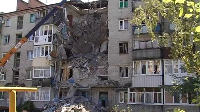 Арсений Яценюк встретился с жильцами разрушенного дома в Славянске смотреть онлайн
