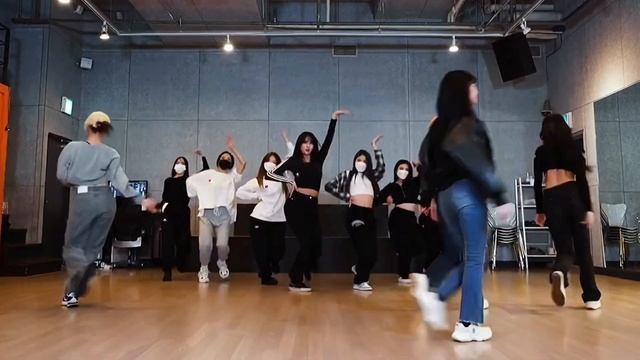 EVERGLOW - Pirate (Dance Practice Mirrored + Zoomed) смотреть онлайн