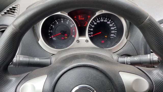 Сбрасываю ошибку подушек на Nissan Juke MT(механика) смотреть онлайн
