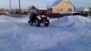 Трактор т-16,чистка снега