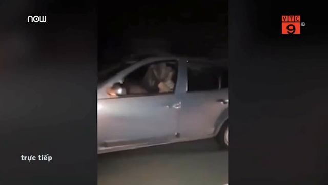 Vừa "mây mưa" vừa lái xe tốc độ 110 km/h | VTC9 смотреть онлайн