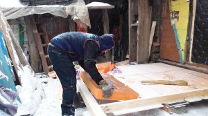 Сколотили утеплённый пол. Новогодняя посылка из Германии