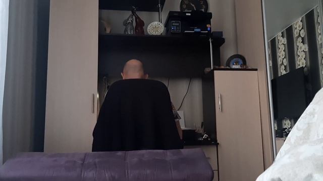 Как просыпается маленькая домашняя собака.