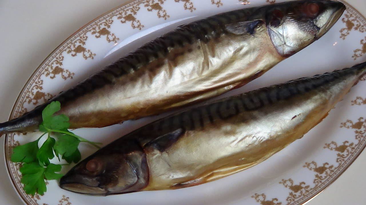 Копчение скумбрии на вишнёвой щепе. смотреть онлайн