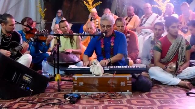 Hare Krishna Mantra.Ilan-Chester. Бхакти Сангама 2017. Киртан. Илан Честер. Хави прабу. смотреть онлайн