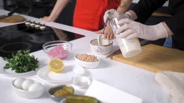 Тот самый сэндвич ролл с горбушей и яйцом из ВкусВилла | Рецепт от шефа смотреть онлайн