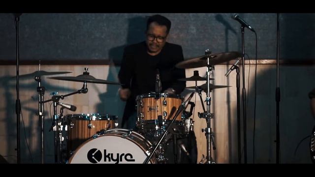 Anika Nilles/NEVELL - "The Age" (Live Cover) смотреть онлайн