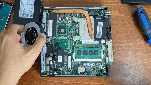Lenovo ThinkCentre M93p tiny Teardown and upgrade in 4K смотреть онлайн