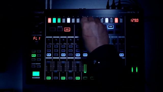 Roland MX-1 AIRA Mix Performer 18-Channel Mixer Live Performance | Full Compass смотреть онлайн