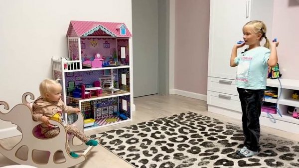 СОФИЯ УХАЖИВАЕТ ЗА СЕСТРОЙ. СОФУНЬЯ ШАЛУНЬЯ