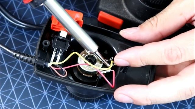Atari 2600 Paddles Won't Work On My Retron 77! Let's Fix Them! Easy How To! смотреть онлайн