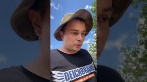 Ошкуривание бревен в ручном режиме очень быстро и легко и поможет в этом нам только лопата!