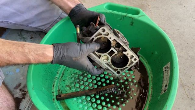 How to Remove a Ford F150 5.0 Throttle Body and Super Clean it! смотреть онлайн
