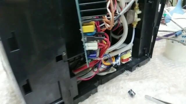 Polaris PACM2060AS не включается, экран слегка моргает. смотреть онлайн