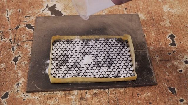 Glow-In-The-Dark Hexagon Resin Scales смотреть онлайн