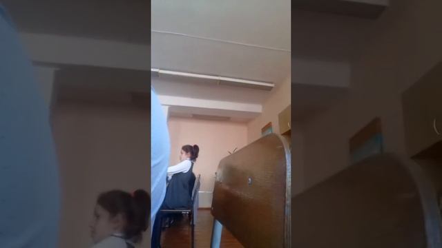 В школе на уроке и на перемене. смотреть онлайн