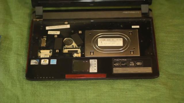 Как правильно разобрать нетбук Acer Aspire One 532h. смотреть онлайн