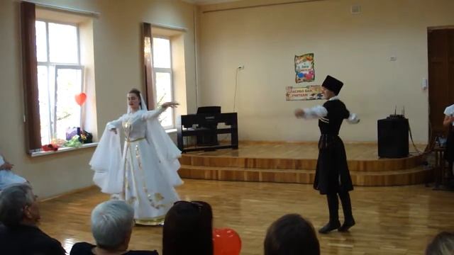 Чеченский танец День учителя в СОШ № 2 г. Кисловодск смотреть онлайн