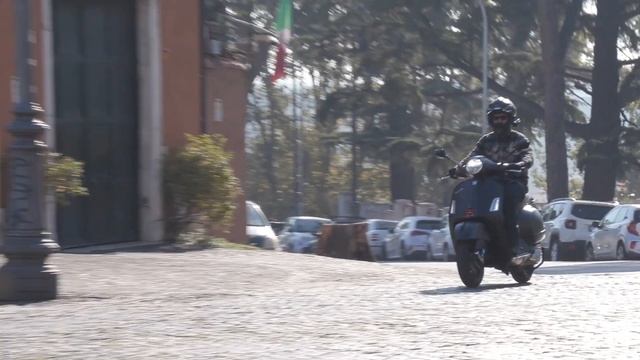 Vespa GTS 300 First Ride Review - Cycle News смотреть онлайн