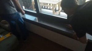 Монтаж подоконников на металлический профиль.