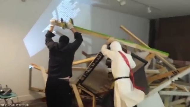 People Who Found THEMSELVES In Museums смотреть онлайн