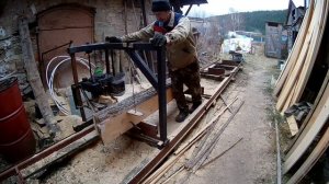 Мини пилорама в работе