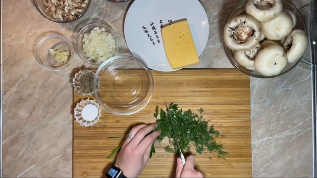 Вкусная и легкая закуска| Фаршированные шампиньоны. Закуска к?? смотреть онлайн