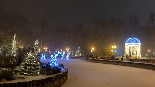 ШОКОЛАДНЫЙ ТОРТИК НА НОВЫЙ ГОД, ХАРЬКОВ ГОТОВ К ПРАЗДНИКАМ. ПАРК ГОРЬКОГО В ОГНЯХ | АРИНА БЕЛАЯ смотреть онлайн