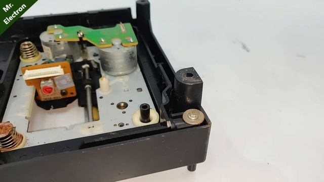 Salvage 12v Transformer & DC Motor from an Old CD Player смотреть онлайн