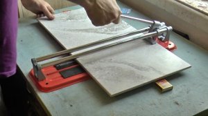 Как РЕЗАТЬ керамическую ПЛИТКУ - простой способ.