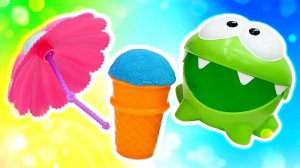 Ам Ням лепит куличики на пляже! Песочница для малышей и развивающие видео для детей