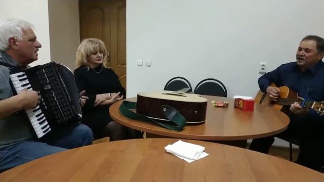 Чаепитие с бардами - Песни, гитара и гармонь! Где ещё такое? смотреть онлайн