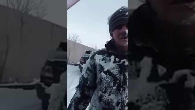 В руках взорвался баллон с пеной смотреть онлайн