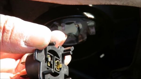 カペラのヘッドライト球交換（超簡単です）Mazda Capella　Headlight bulb replacement（It's easy）