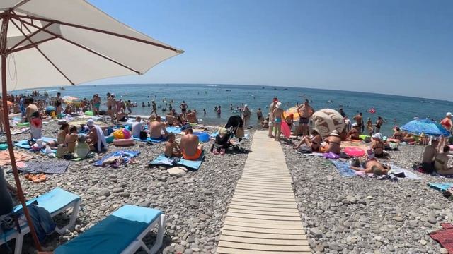 Пляж "Взморье" ,цены на лежаки и море! Август 2023г. Лазаревское?ЛАЗАРЕВСКОЕ СЕГОДНЯ?СОЧИ. смотреть онлайн