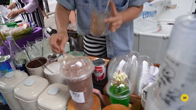 The Coffee Vendor with 200,000 TikTok Followers | Ploysai Coffee - Thai Street Vendor смотреть онлайн