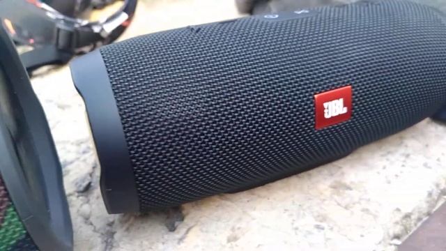Две JBL колонки (JBL extreme и JBL charge 3) смотреть онлайн