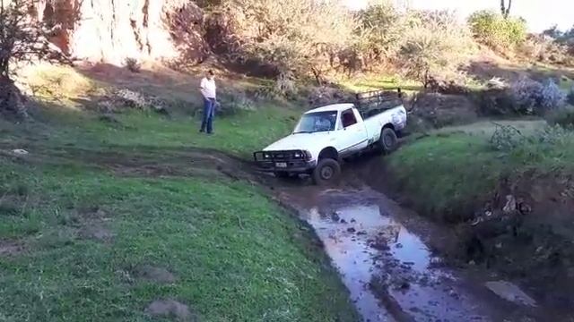 Nissan Tracker river crossing смотреть онлайн