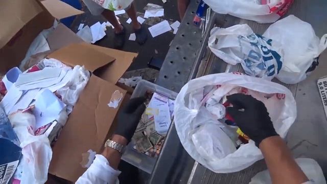 Аукцион контейнеров. Отдали $3500 за несколько коробок. Нашли деньги в мусоре. смотреть онлайн