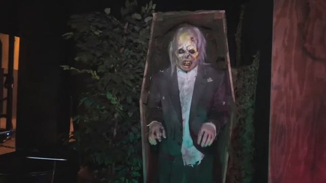COFFIN REACHER ForgottenYard.com Haunted House Animatronic Halloween Prop смотреть онлайн